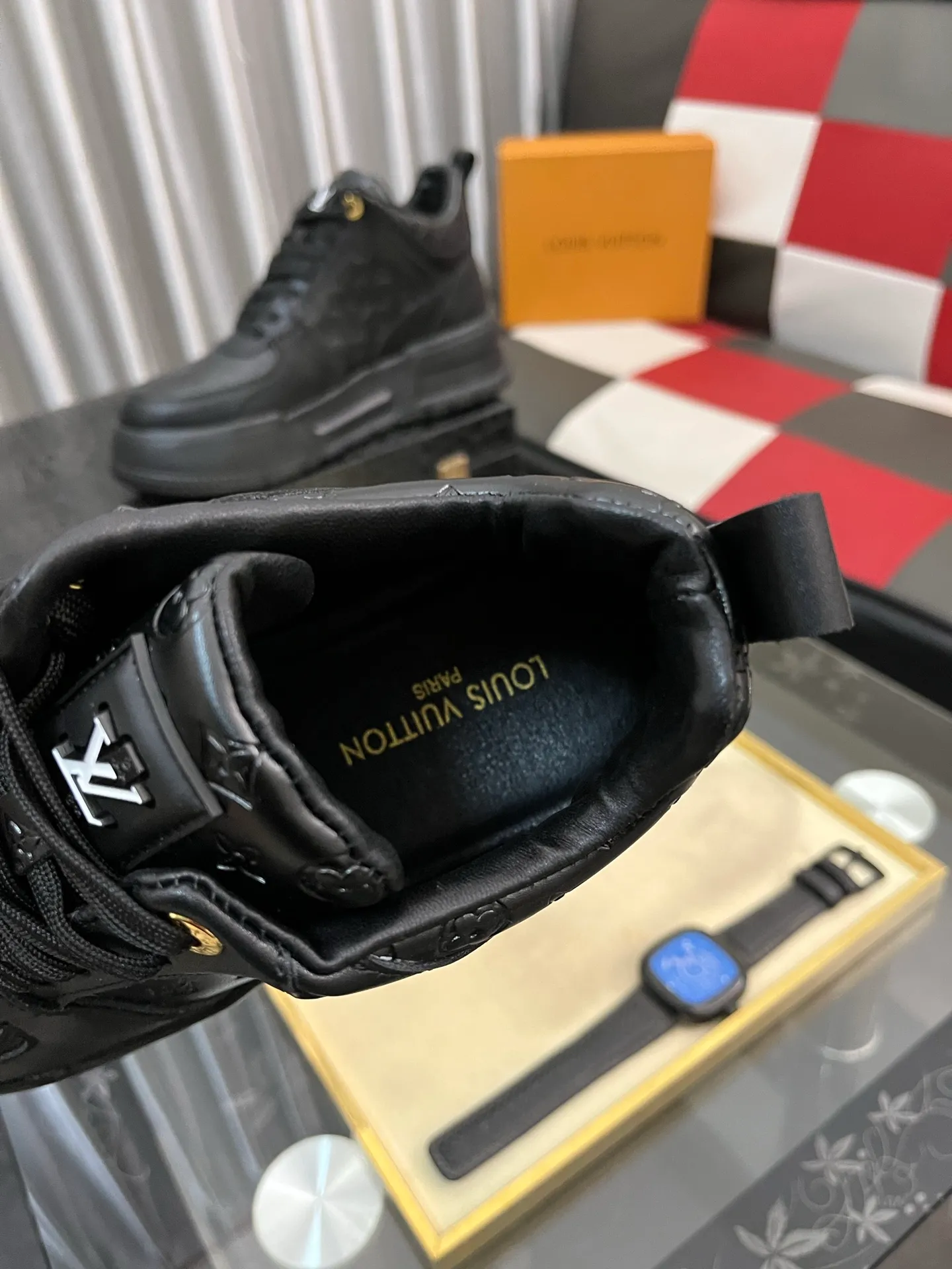 Ex-factory price: 438⌚️⌚️[LOUIS VUITTON] Same style as Louis Vuitton* official website 🚹Men's high-top casual shoes❤️Same style as popular celebrities and big names ~ Best-selling at home and abroad Lv focuses on the checkerboard series...Imported first-layer cowhide with special fabrics➕Full sheepskin lining➕Brand-specific hollow outsole, code number: 38-44